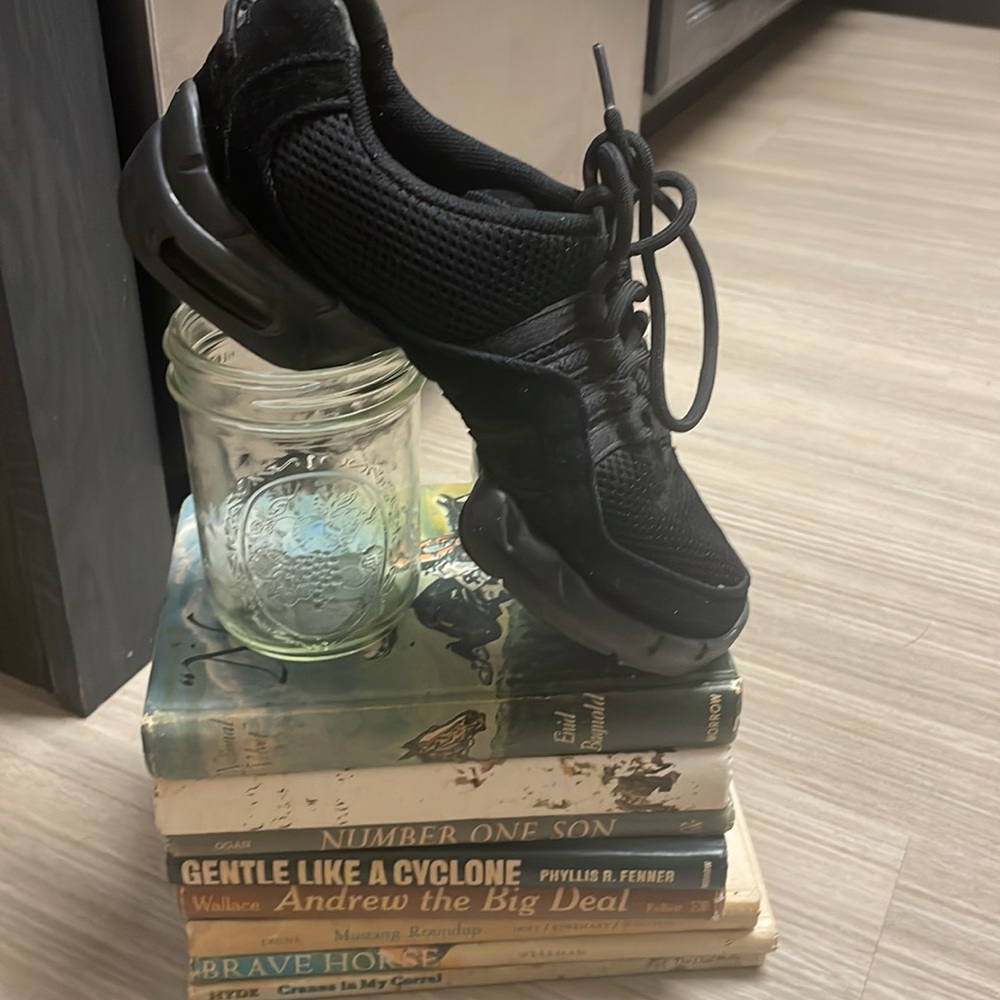 Bloch Boost Split Sole Jazz Dance Sneakers- 9 but fits like 7.5 or narrow 8